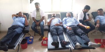 संकल्प रक्तदानाचाः करंदीत संकल्प फोर्जिंग कंपनीच्या १०५ कामगारांचे रक्तदान; सामाजिक जाणिवेतून रक्तदान शिबिराचे आयोजन