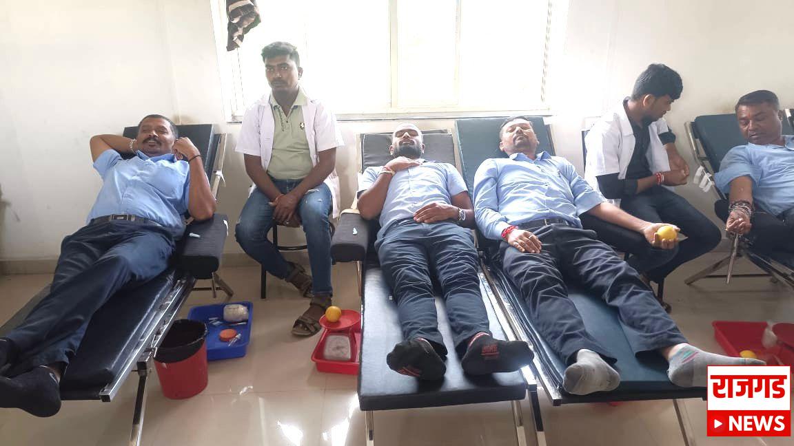 संकल्प रक्तदानाचाः करंदीत संकल्प फोर्जिंग कंपनीच्या १०५ कामगारांचे रक्तदान; सामाजिक जाणिवेतून रक्तदान शिबिराचे आयोजन