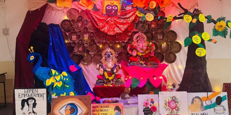 पर्यावरणपूरक गणेशोत्सवः महिला सबलीकरणाचा दिला संदेश; राजगड ज्ञानपीठ कॅालेज अॅाफ फार्मसीमधील देखावा