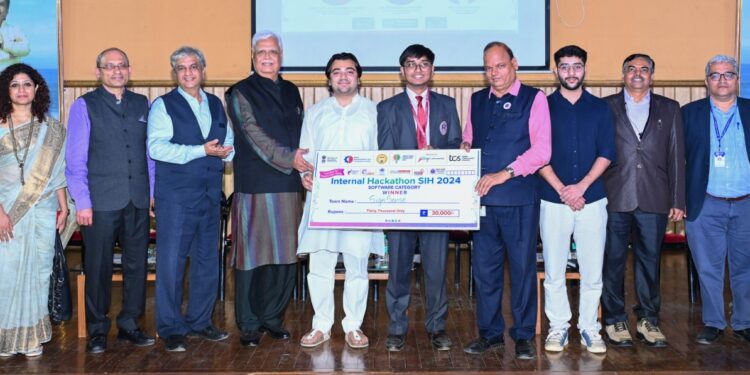 लोणी काळभोरः एमआयटी एडीटी विद्यापीठात स्मार्ट इंडिया हॅकेथॉन स्पर्धा; सायबर नाॅट्स, साईनसेन्स संघांना विजेतेपद