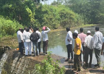विळखा दूषित पाण्याचाः वेळू येथील शेतकरी व ग्रामस्थ आक्रमक; सांडपाणी, शेणमिश्रित पाणी ओढ्यात सोडले जात असल्याचा आरोप