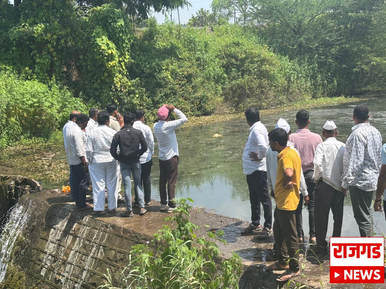 विळखा दूषित पाण्याचाः वेळू येथील शेतकरी व ग्रामस्थ आक्रमक; सांडपाणी, शेणमिश्रित पाणी ओढ्यात सोडले जात असल्याचा आरोप