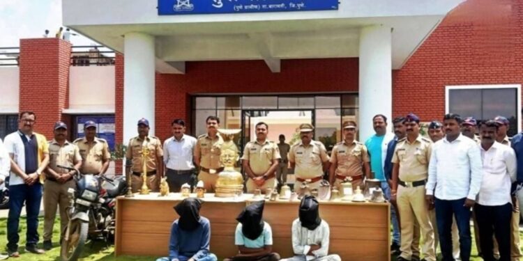 सुपा पोलिसांची कामगिरीः मंदिरातील चोरी करणाऱ्या आरोपींच्या सिनेस्टाईने पाठलाग करीत आवळल्या मुसक्या