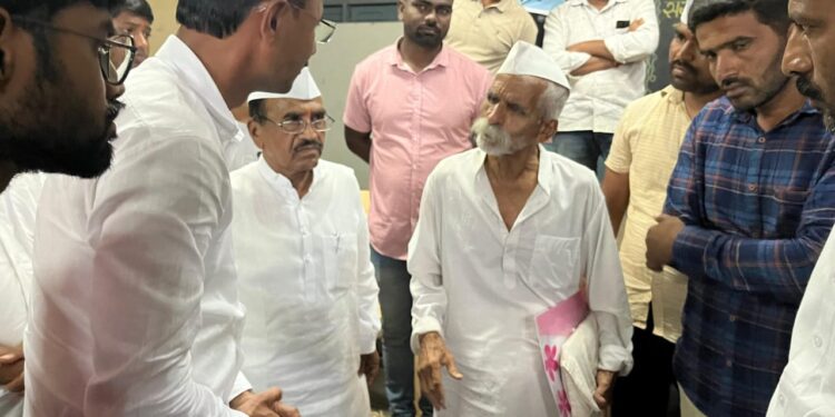 भोरः डोंगरी विकास परिषदेच्या मानद सचिव व सहकार्यांनी घेतली संभाजी भिंडे यांची भेट; नवरात्रीनंतर शहरात येवून शंकचे निरसन करणार: भिडे गुरुजी