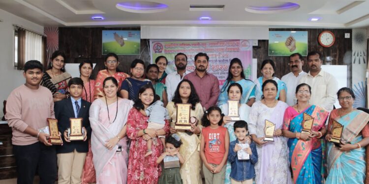 शिरुर: घरगुती गौरी, गणपती सजावट स्पर्धेचे बक्षीस वितरण; रामलिंग महिला उन्नती बहुउद्देशीय संस्था व शिरुर तालुका डॅाम कॅामच्या वतीने स्पर्धेचे आयोजन