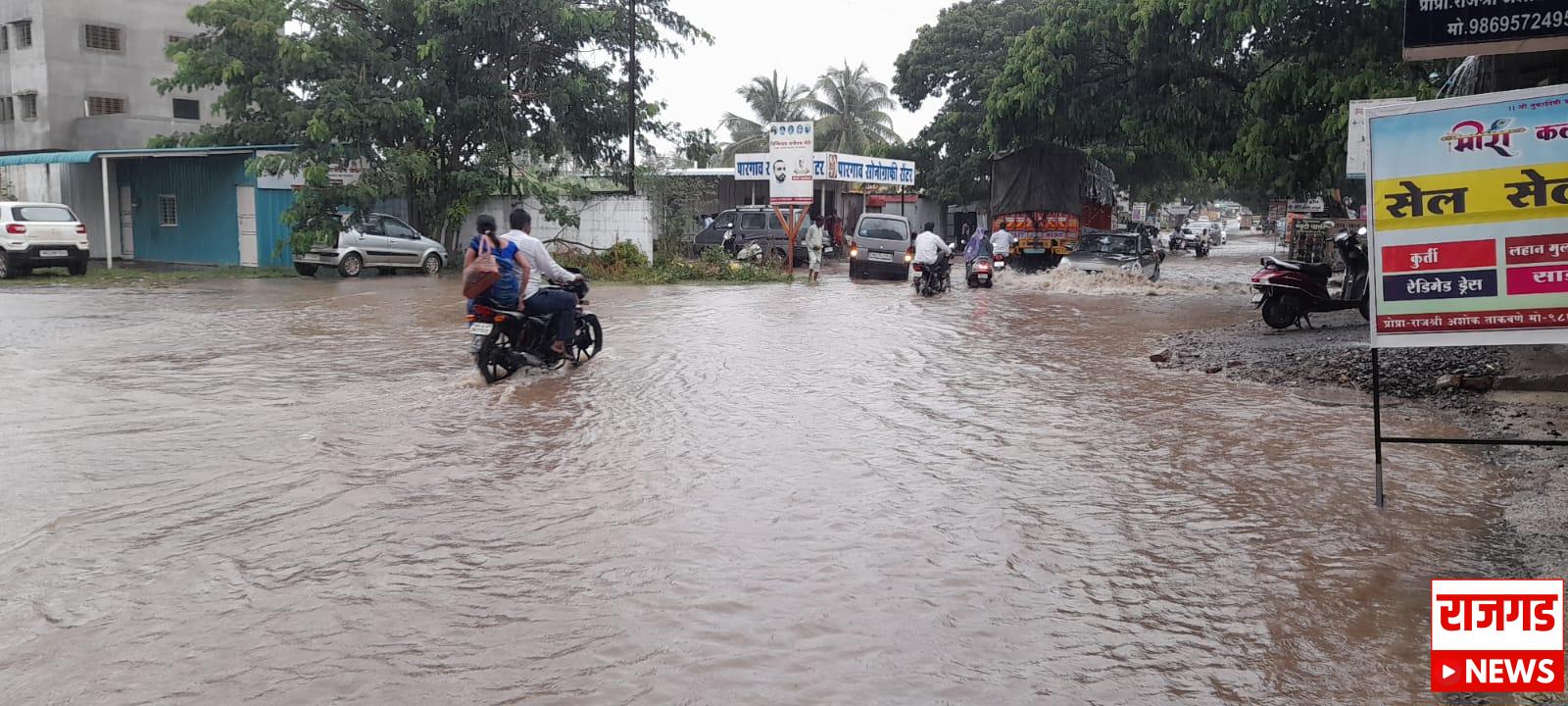 दौंडः तालुक्यात पावसाचा कहर; पारगांवातील बाजारपेठेत, शेतामध्ये, रस्त्यावर पाणीच पाणी… नागरिकांचे प्रचंड हाल!