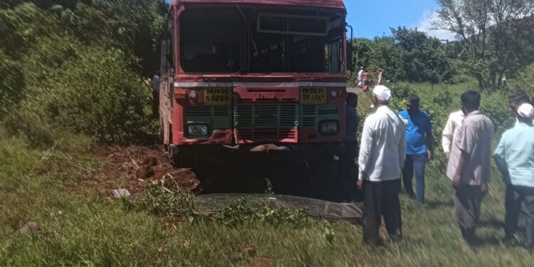 भोरःमहुडे कडून भोरच्या  दिशेने जाणाऱ्या एसटी बसचा अपघात