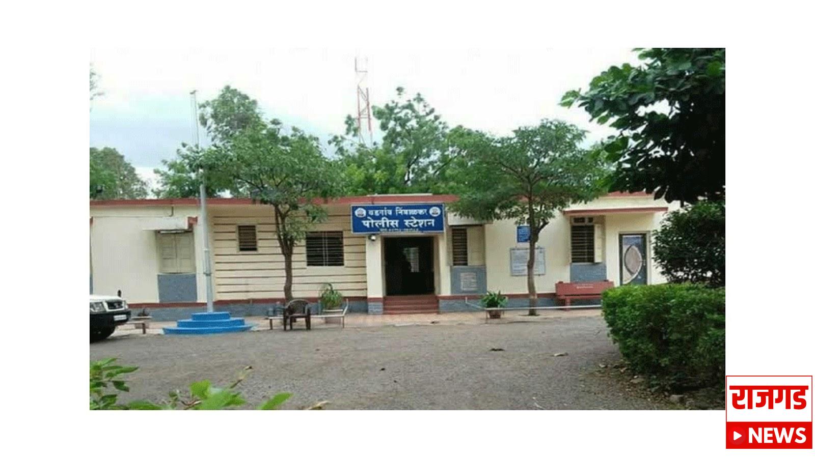 सूरज चव्हाणला भेटायला आलेल्या पाच जणांना मारहाण; आरोपीने फिर्यादाचा मोबाईल फोडला, वडगाव निंबाळकर पोलीस स्टेशनमध्ये गुन्हा दाखल