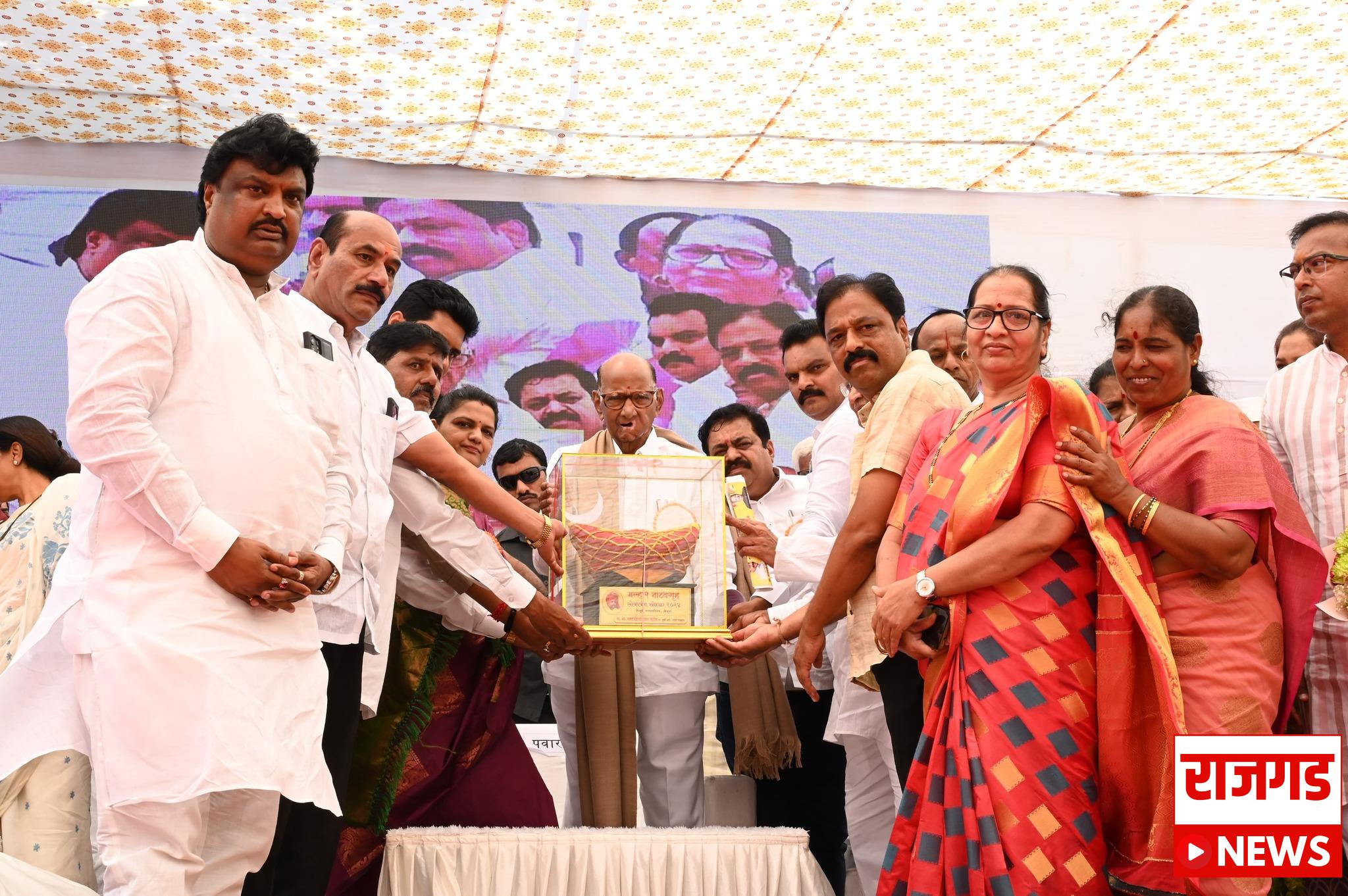 पुरंदरः जेजुरीत विविध विकास कामे व मल्हार नाट्यगृहाचे खासदार शरद पवार यांच्या हस्ते उद्घाटन; आमदार संजय जगताप यांच्या सततच्या पाठपुराव्याला यश