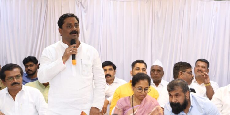 पुण्यात महाविकास आघाडीची बैठक संपन्न; खा. सुप्रिया सुळे, शिवसेनेचे उपनेते सचिन अहिर यांच्याकडून पदाधिकारी व कार्यकर्त्यांना मार्गदर्शन