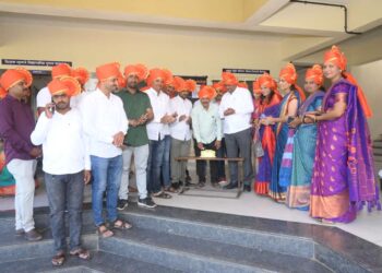 स्नेहमेळावाः कै. काशिनाथराव खुटवड विद्यालयात २००३ सालचे माजी विद्यार्थी आले एकत्र; विद्यार्थीदशेतील जुन्या आठवणींना मिळाला उजाळा