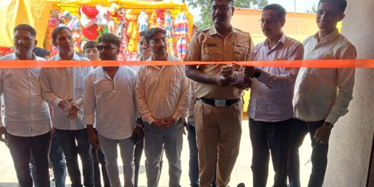 पुस्तकांचे प्रदर्शनः वाघजाई देवी मंदिराच्या सांस्कृतिक हॅालमध्ये आयोजन; झुंझार मित्र मंडळाचा शिल्प एक शब्द प्रवास उपक्रम