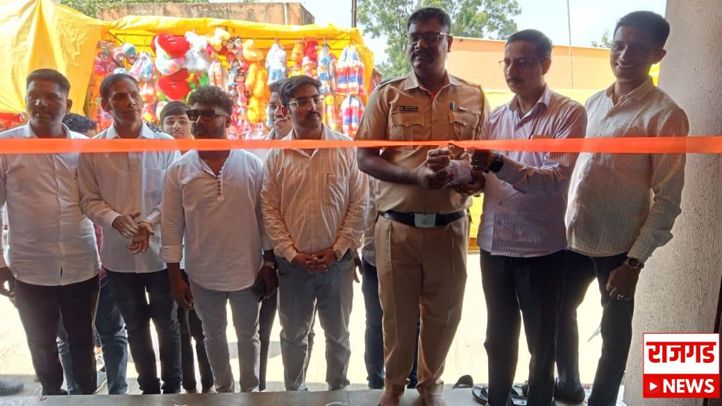 पुस्तकांचे प्रदर्शनः वाघजाई देवी मंदिराच्या सांस्कृतिक हॅालमध्ये आयोजन; झुंझार मित्र मंडळाचा शिल्प एक शब्द प्रवास उपक्रम