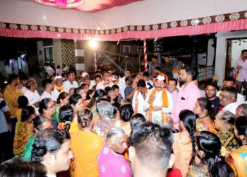 संवाद यात्राः वाई विधानसभा क्षेत्रातील नागरिकांशी शिवसेनेच्या पुरुषोत्तम जाधव यांनी साधला संवाद; नागरिकांचा जनसंवाद यात्रेस मोठा प्रतिसाद