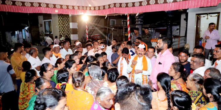 संवाद यात्राः वाई विधानसभा क्षेत्रातील नागरिकांशी शिवसेनेच्या पुरुषोत्तम जाधव यांनी साधला संवाद; नागरिकांचा जनसंवाद यात्रेस मोठा प्रतिसाद