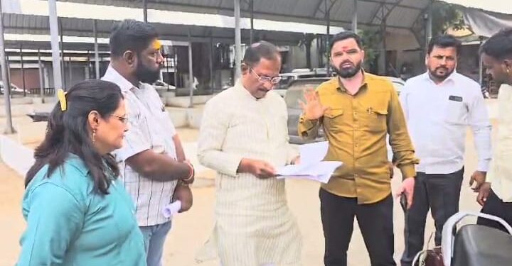 आक्रमक पवित्राः अर्थवट विकास कामांच्या उद्घाटनाची घाई कशाला? भाजपने दिला काळे झेंडे दाखविण्याचा इशारा 