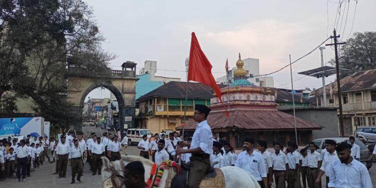 भोरमध्ये राष्ट्रीय स्वयंसेवक संघाचे विजयादशमीचे संचलन उत्साहात संपन्न; २७३ स्वयंसेवक सहभागी, ठिकठिकाणी रांगोळी, पुष्पवृष्टी आणि आतिषबाजी