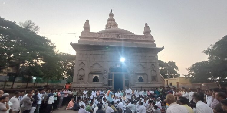 जेजुरीचा मर्दानी दसराः छत्रीमंदिरात दसरा सणाच्या पार्श्वभूमीवर नियोजन बैठक संपन्न; ‘या’ वेळेत निघणार दोन्ही पालख्या, ‘असा’ असणार आहे पालखी सोहळा