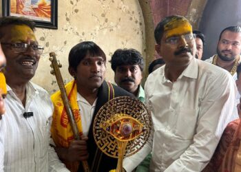 बिग बॅास विजेता सूरज चव्हाण याने घेतले खंडोबा देवाचे दर्शन; गाभाऱ्यात केला येळकोट येळकोट जय मल्हारचा जयघोष