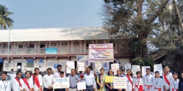 जनजागृतीः जिजामाता इंग्लिश मिडीयम स्कूल, ज्युनिअर कॅालेजच्या विद्यार्थ्यांनी केले नागरिकांना मतदान करण्याचे आवाहन
