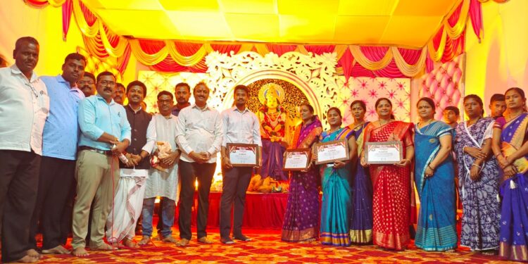 जेजुरीतील सप्तश्रृंगी नवरात्र उत्सव मंडळाच्या वतीने नारी शक्तीचा सन्मान