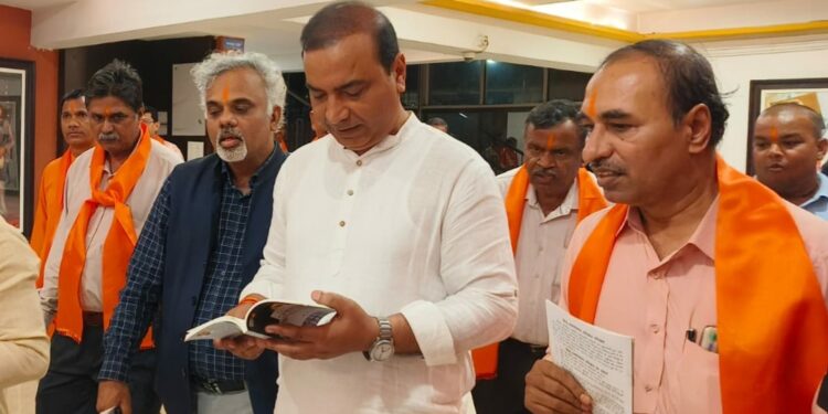 मंदिर संस्कृती उपासक गुरव समाजाला शेकडो ट्रस्टमधून बेदखल करण्याचा डावः जेष्ठ विधीज्ञांचे मत, गुरव समाज जनहित याचिका दाखल करणार!