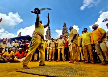 मर्दानी दसराः जेजुरीगडावर पार पडला चित्तवेधक तलवारीचा खेळ; १६ तास रंगलेल्या पालखी सोहळ्याची सांगता