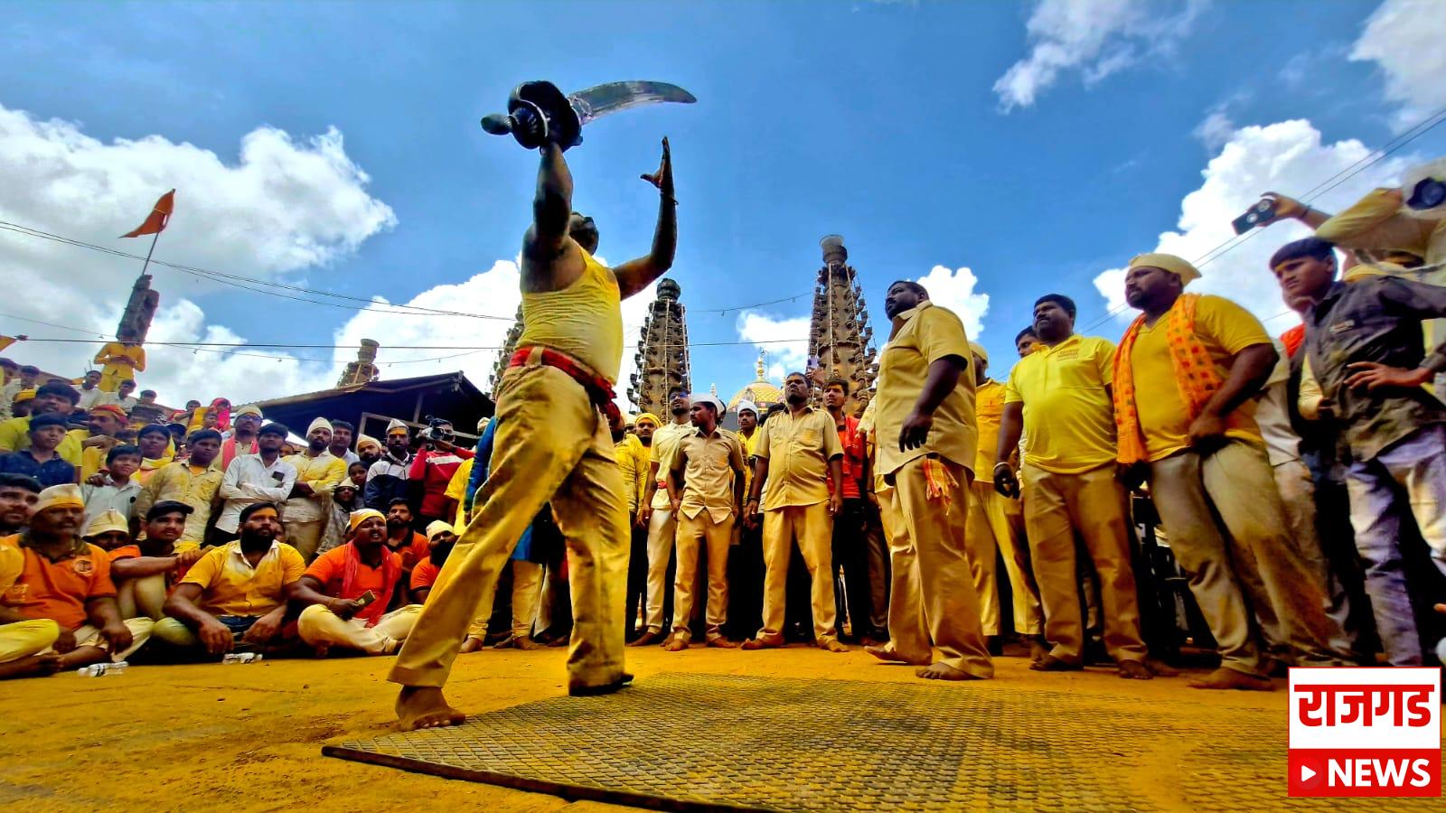 मर्दानी दसराः जेजुरीगडावर पार पडला चित्तवेधक तलवारीचा खेळ; १६ तास रंगलेल्या पालखी सोहळ्याची सांगता