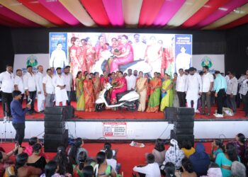 होम मिनिस्टर कार्यक्रमाला महिलांचा उस्फुर्त प्रतिसाद; अनंत निर्मल चॅरिटेबल ट्रस्टच्या माध्यमातून आयोजन, महिलांनी खेळले अनेक खेळ