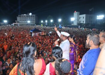 मुळशीः भर पावसात रंगला खेळ पैठणीचा कार्यक्रम; सुनंदा तोंडे ठरल्या फोर व्हिरलच्या विजेत्या, चांडाळ चौकडी फेम रामभाऊ जगताप यांनी खेळात आणली रंगत
