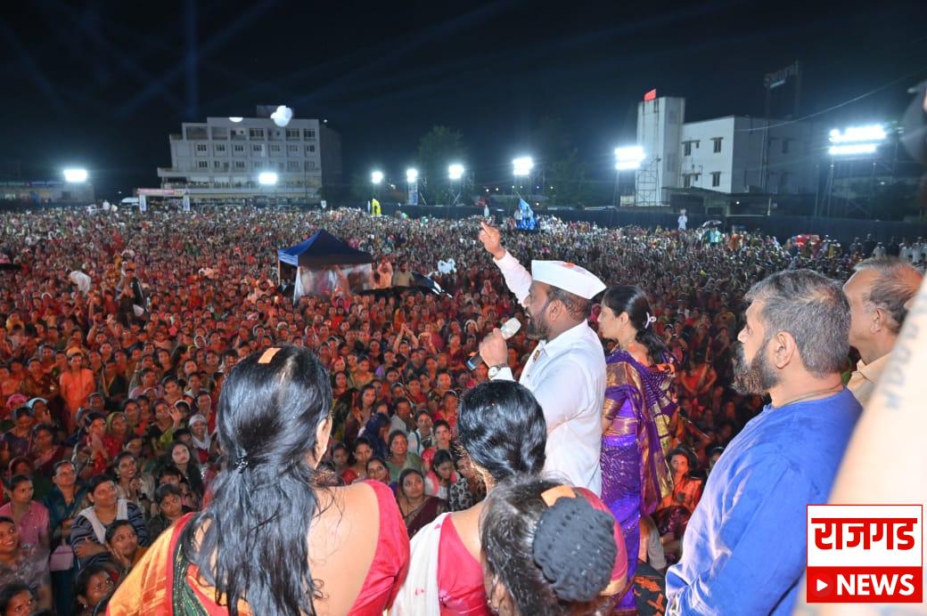 मुळशीः भर पावसात रंगला खेळ पैठणीचा कार्यक्रम; सुनंदा तोंडे ठरल्या फोर व्हिरलच्या विजेत्या, चांडाळ चौकडी फेम रामभाऊ जगताप यांनी खेळात आणली रंगत