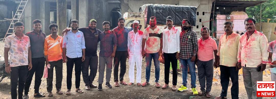 नऱ्हे गावच्या सरपंचपदी किशोर गोळे यांची बिनविरोध निवड; समर्थकांकडून गुलाल व फटाके वाजवित जल्लोष