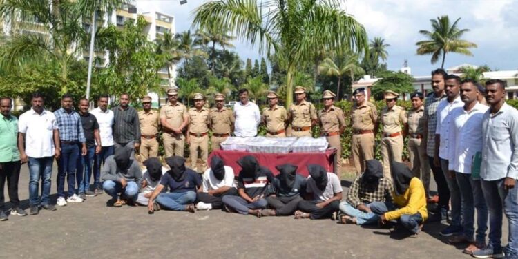 साताराः ‘हनी ट्रॅप’च्या जाळात ओढून शिजला सशस्त्र दरोड्याचा कट; २ कोटी ७९ लाख ३४ हजारांची रक्कम पोलिसांनी केली हस्तगत, आरोपींच्या आवळल्या मुसक्या