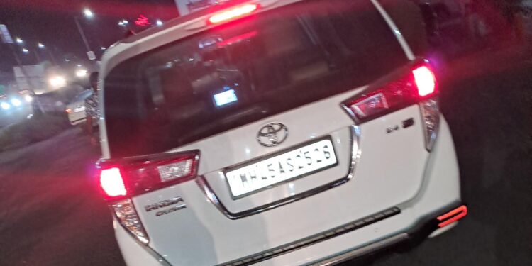 Breaking News: खेड-शिवापूर टोलनाक्यावर ५ कोटी रुपयांची रोख रक्कम नेणारे वाहन पोलिसांनी पकडले; पकडलेले वाहन सत्तेतील बड्या आमदाराचे? 