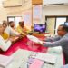 भव्य रॅलीचे आयोजन करून संग्राम थोपटेंनी दाखल केला उमेदवारी अर्ज; नागरिकांचा उस्फुर्त सहभाग, जेसीबीमधून पुष्पवृष्टी