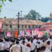 तणावसदृष्य परिस्थितीः कोंडे (अपक्ष) आणि मांडेकरांचे (राष्ट्रवादी अजित पवार) कार्यकर्ते आमनेसामने; बॅनर झळकत जोरदार घोषणाबाजी