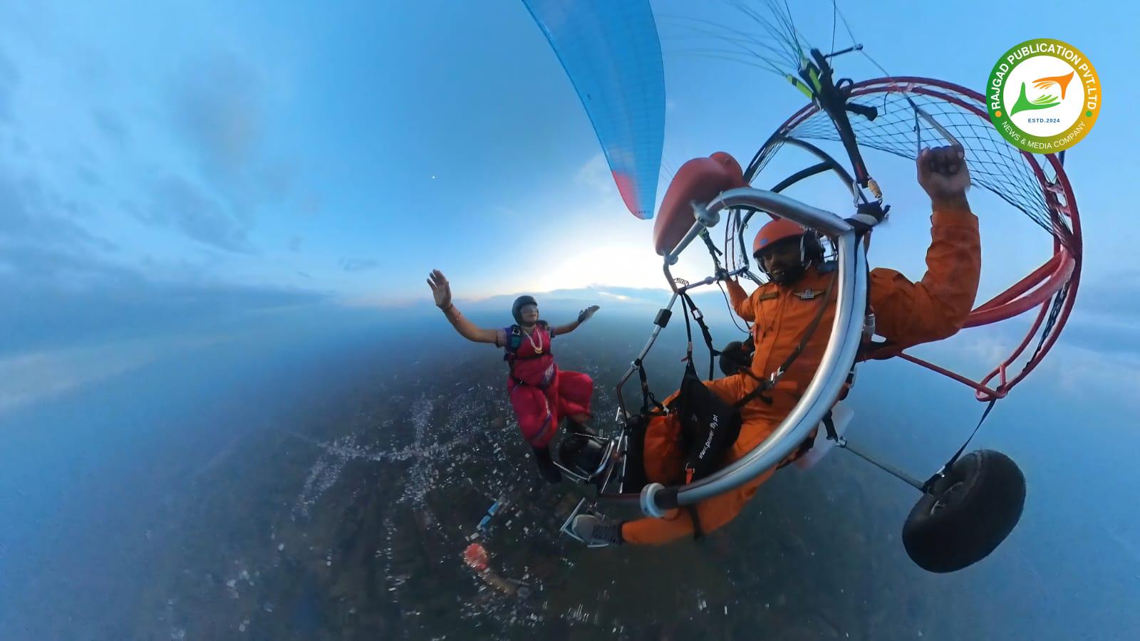 थरारक…..! नऊवारी साडीतील शीतल महाजन यांची धाडसी कामगिरी; चार हजार फूट उंच आकाशातून मारली उडी