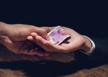खंडाळा भूमी अभिलेख उपअधीक्षक आणि प्रशिक्षणार्थी लाच प्रकरणात अटक