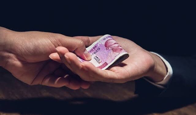 खंडाळा भूमी अभिलेख उपअधीक्षक आणि प्रशिक्षणार्थी लाच प्रकरणात अटक