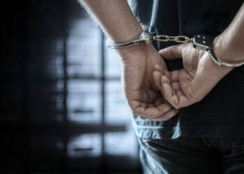 स्थानिक गुन्हे शाखेची मोठी कारवाई: पोलिस असल्याची बतावणी करून लुटणारे अटक