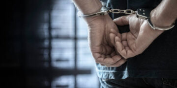 स्थानिक गुन्हे शाखेची मोठी कारवाई: पोलिस असल्याची बतावणी करून लुटणारे अटक