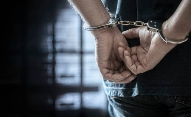 स्थानिक गुन्हे शाखेची मोठी कारवाई: पोलिस असल्याची बतावणी करून लुटणारे अटक