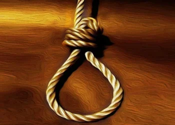 साताराः पडक्या खोलीत आढळला गळफास घेतलेल्या तरुणाचा मृतदेह; भिंतीवर विटेच्या तुकड्याने लिहिले होते ‘सॅारी’, पाटण तालुक्यातील ‘या’ गावात काय घडलं?