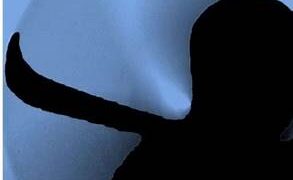 धक्कादायक…..!  बँक कर्ज देत नसल्याच्या रागातून बँकेच्या मॅनेजरवर कोयत्याने हल्ला; घटनेत मॅनेजर गंभीररित्या जखमी