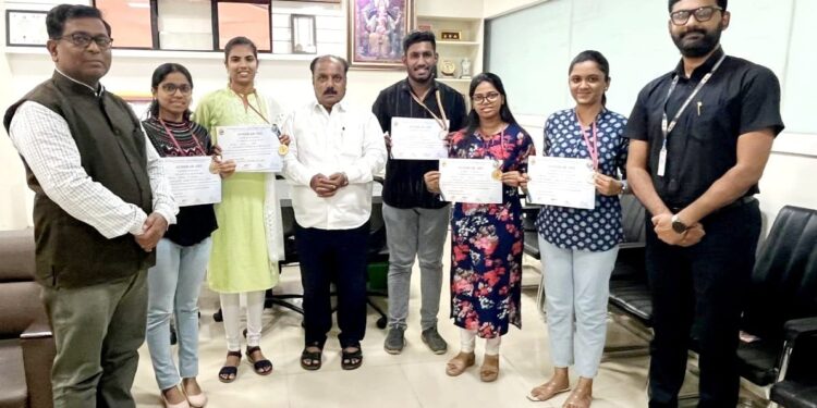 घवघवीत यश: नवसह्याद्री फार्मसी महाविद्यालयाचे विद्यार्थी आविष्कार स्पर्धेत चमकले