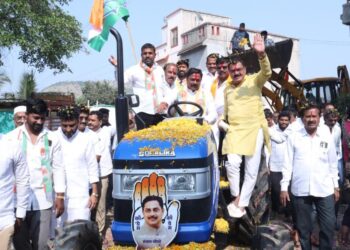 संग्राम थोपटे यांनी रिंगरोडबाबत दिले ‘हे स्पष्टीकरण’: पुणे-सातारा महामार्ग लगतच्या गावांना भेट देत नागरिकांशी साधला संवाद