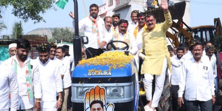 संग्राम थोपटे यांनी रिंगरोडबाबत दिले ‘हे स्पष्टीकरण’: पुणे-सातारा महामार्ग लगतच्या गावांना भेट देत नागरिकांशी साधला संवाद