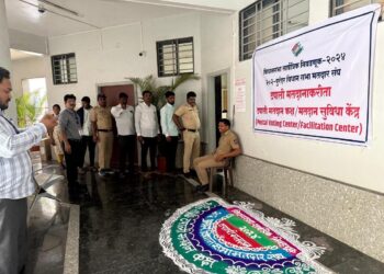 लोकशाहीचा हक्क: पुरंदरमध्ये टपाली मतदानास सुरुवात; कर्तव्यावर असणाऱ्या अधिकारी व कर्मचाऱ्यांनी मतदानाचा हक्क बजावावा: लांडगे