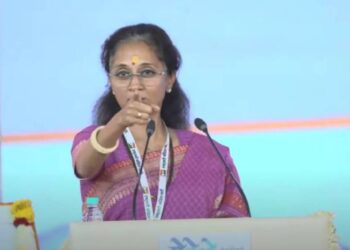 निवडणुका झाल्यावर देवेंद्र फडणवीस यांच्यावर ‘केस’ करणार: सुप्रिया सुळे यांचे विधान; आबांचे कौतुक तर दादांना चिमटा, खडकवासलाची सभा ताईंनी गाजवली…!