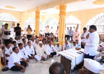 पुनर्वसनामध्ये गेलेल्या जमिनी परत शेतकऱ्यांना मिळण्यासाठी प्रयत्न करणारः संग्राम थोपटे; पानशेत धरण पट्ट्यातील गावांना दिली भेट